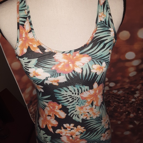 PINK VICTORIA SECRET SZS TANK TOP, EUC - Picture 2 of 4